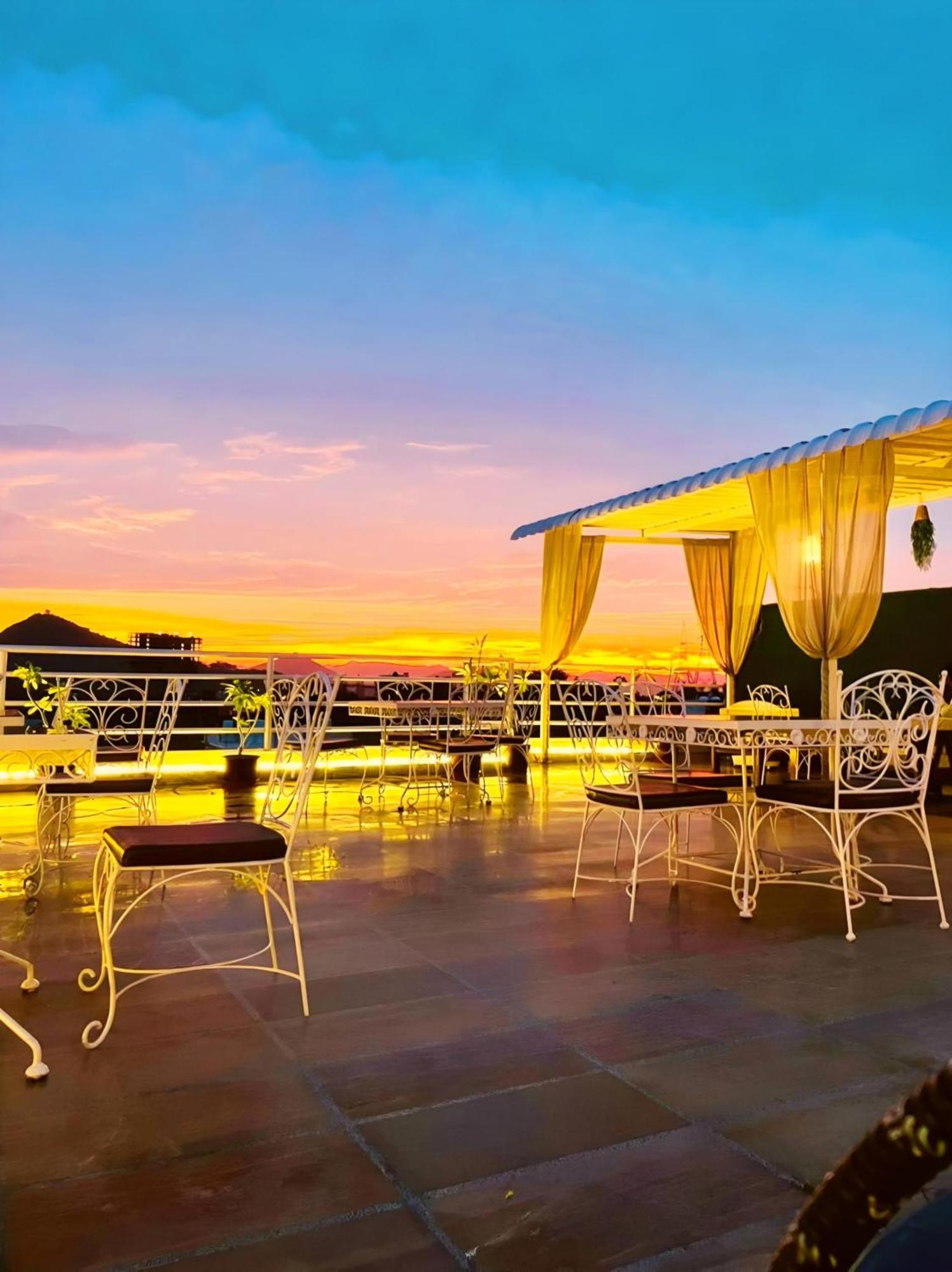 Hotel The Celebration By Amod Best Hotel & Rooftop Udajpur Zewnętrze zdjęcie